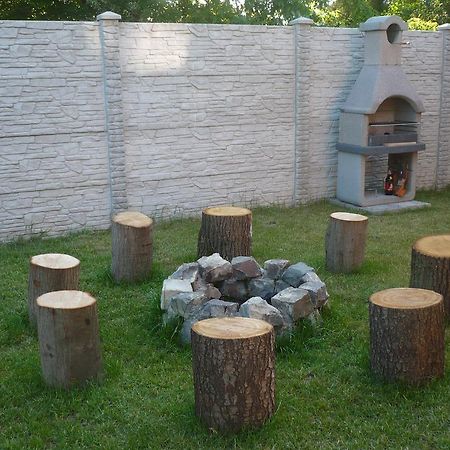 Eszter Apartmanhaz Hajduszoboszlo Luaran gambar