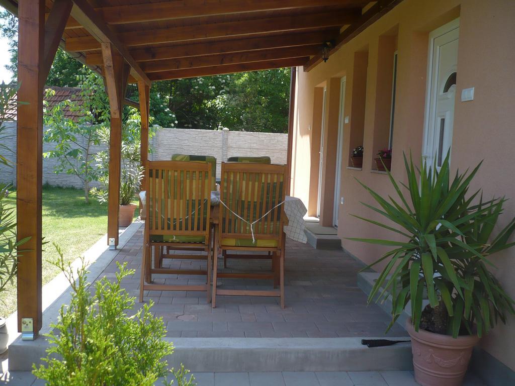 Eszter Apartmanhaz Hajduszoboszlo Luaran gambar