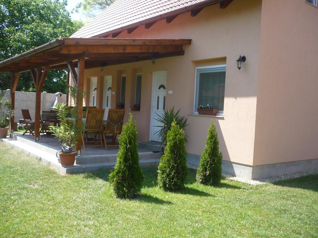 Eszter Apartmanhaz Hajduszoboszlo Luaran gambar