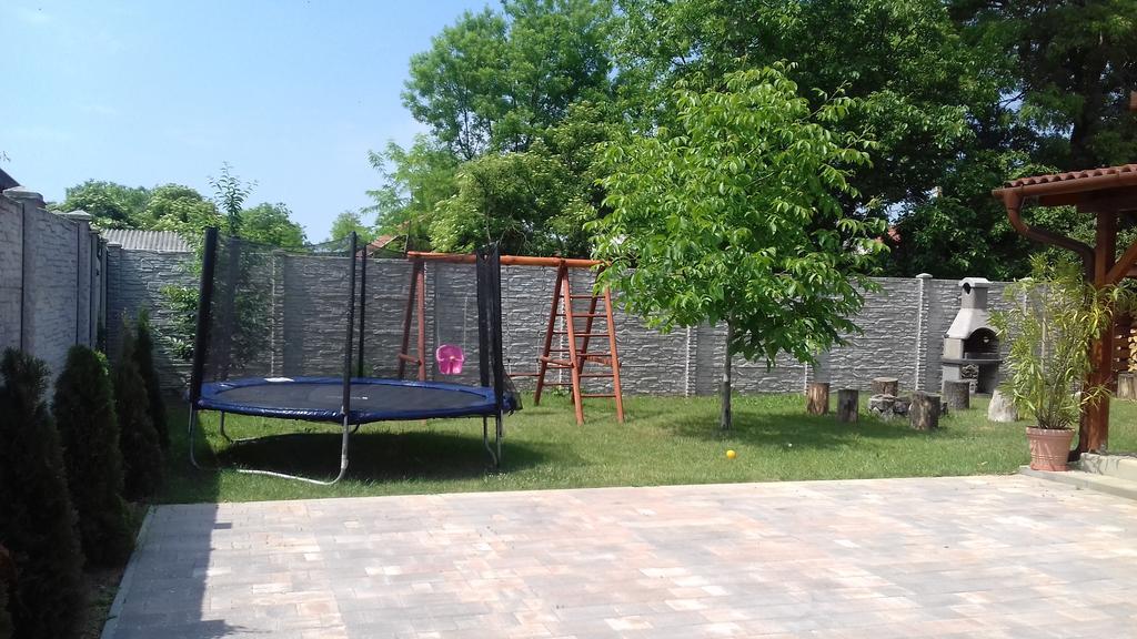Eszter Apartmanhaz Hajduszoboszlo Luaran gambar