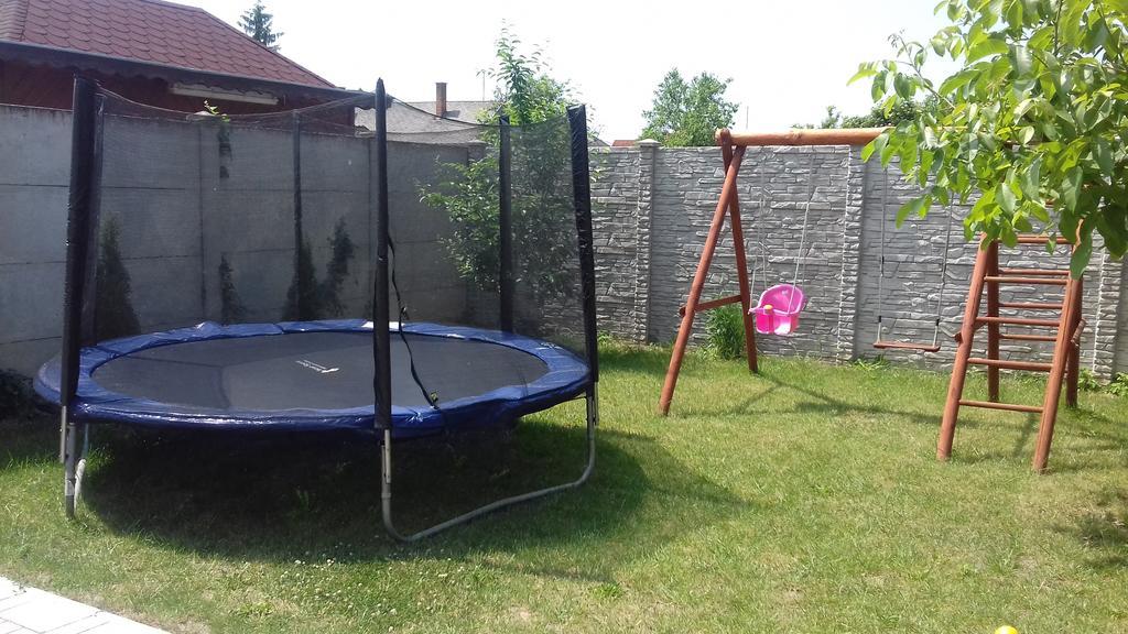 Eszter Apartmanhaz Hajduszoboszlo Luaran gambar